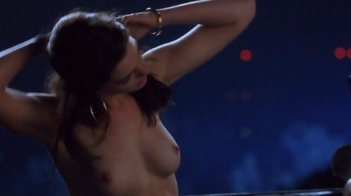 Anne Hathaway Gets Naked