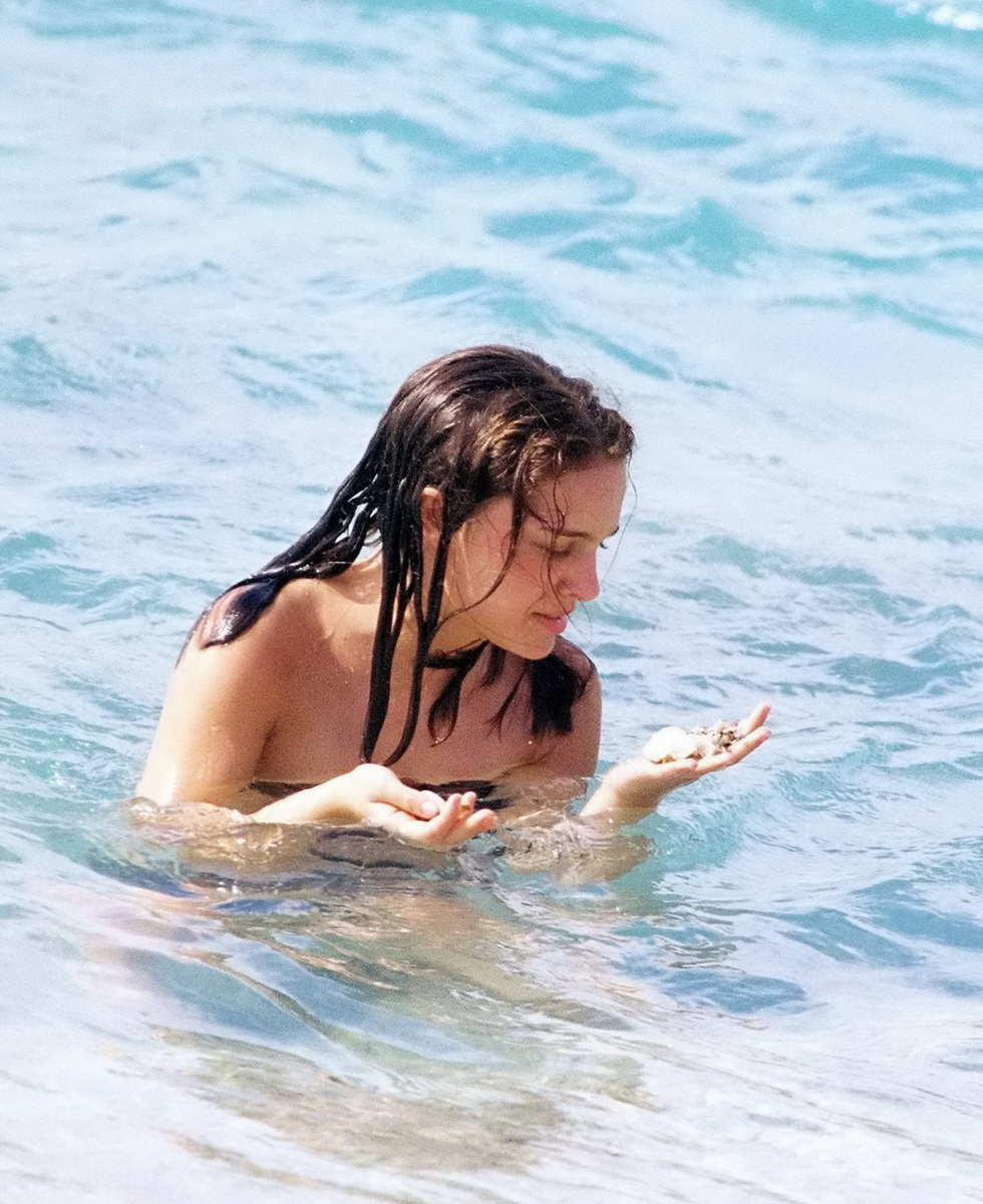 Natalie Portman Bikini Pictures