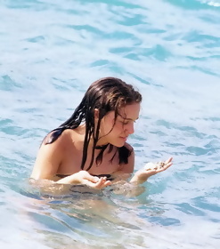 Natalie Portman Bikini Pictures