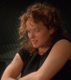 Dina Meyer Gets Topless In Starship Troopers